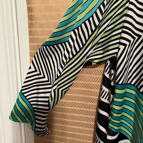 VIBRANT~GEOMETRIC PATTERN BLOUSE~XL - Picture 5 of 7